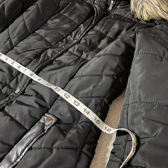 Le Château black long puffer jackets with faux fur trim hood - Picture 3 of 11